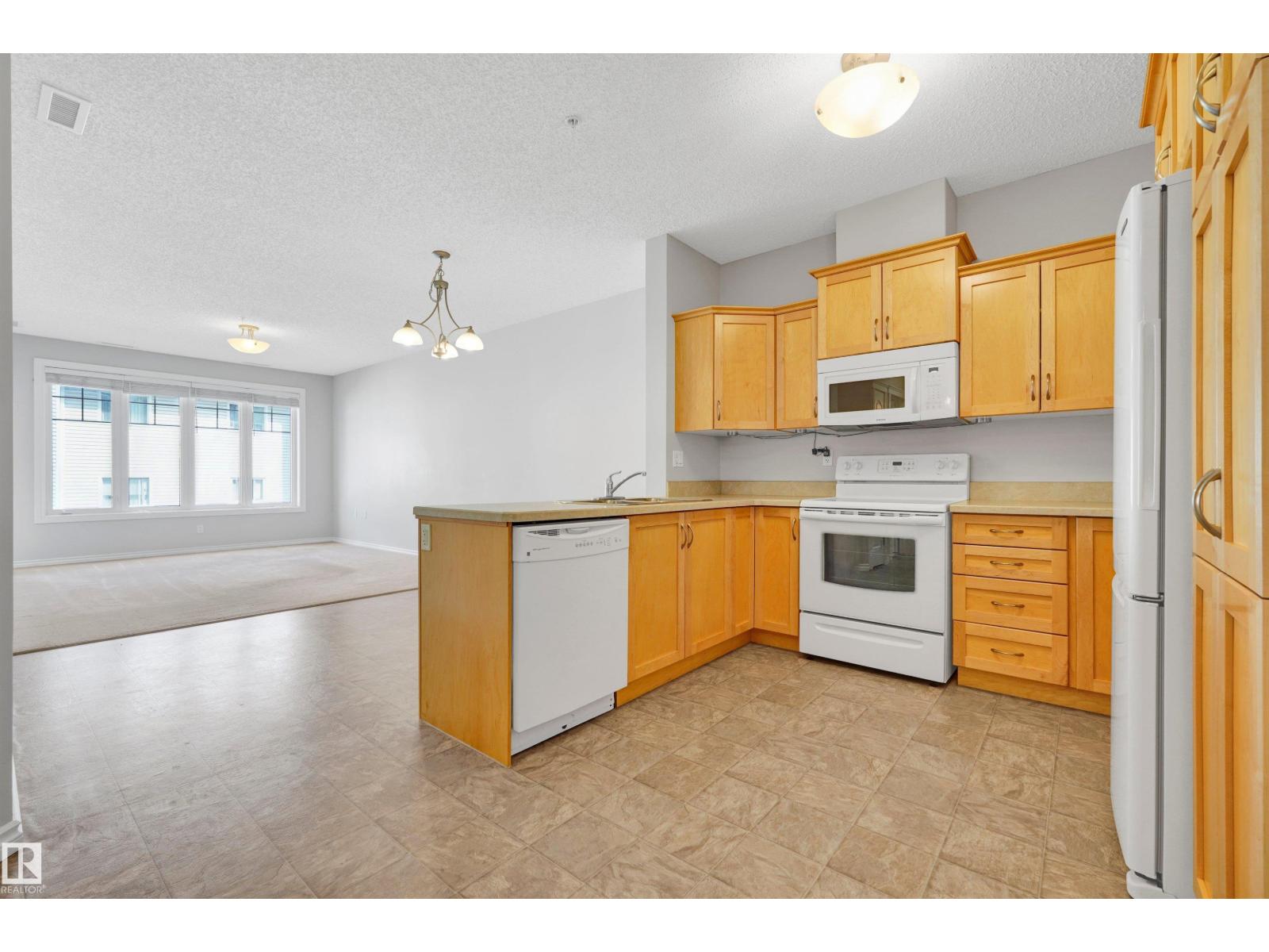 #215 9820 165 ST NW, Glenwood (Edmonton), Edmonton photo 1