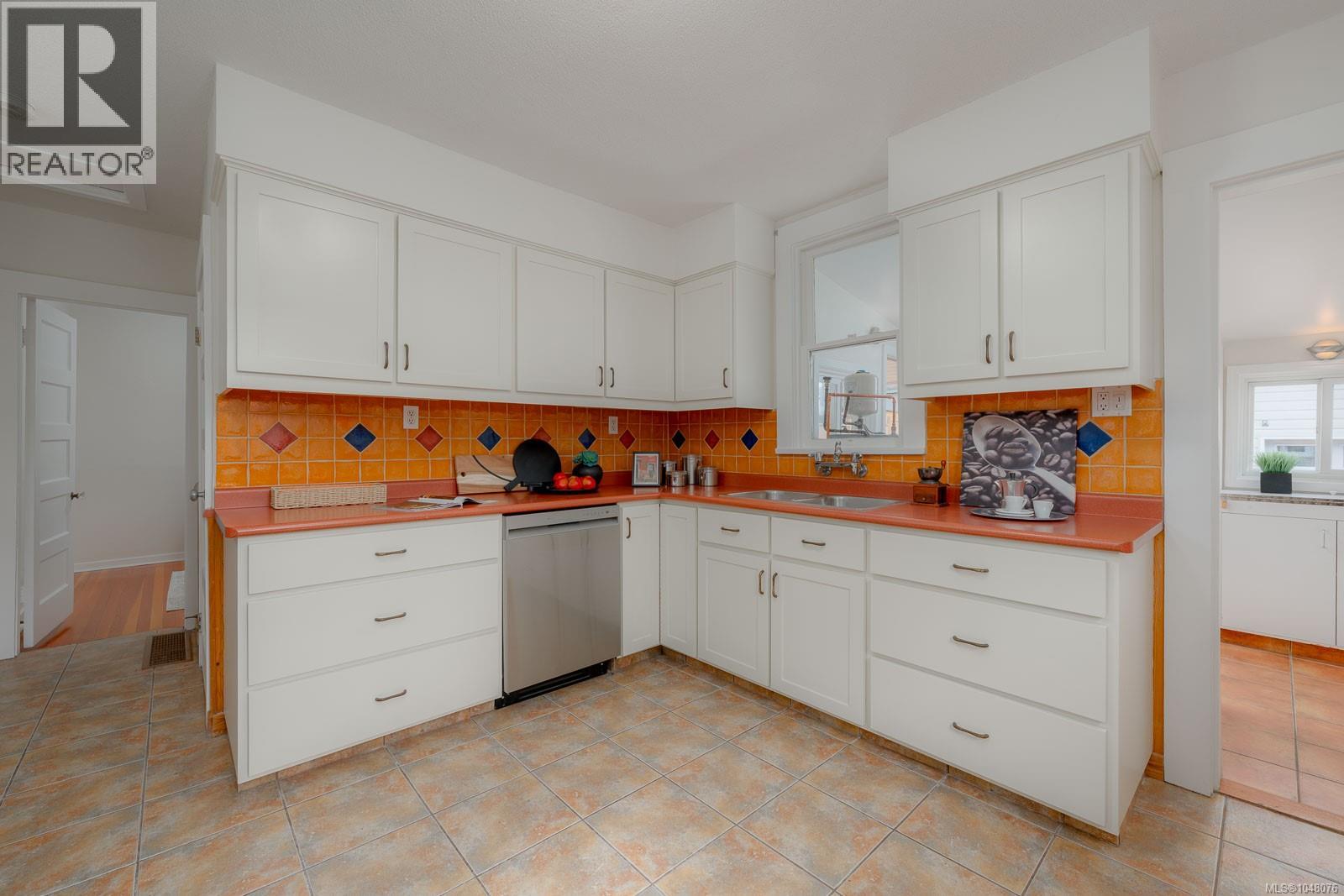 350 Vincent Ave - 3