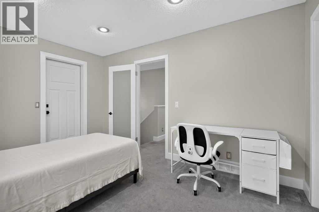 2732 16 Street SW - 24