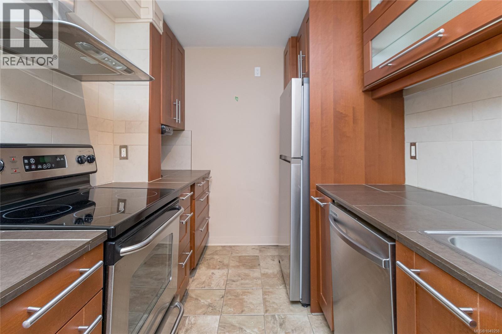 #206 2920 Cook St - 13