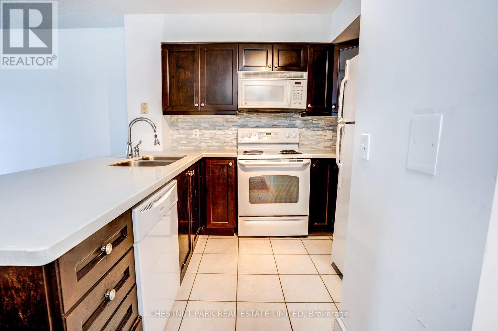#1008 30 GRAND TRUNK CRESCENT - 10