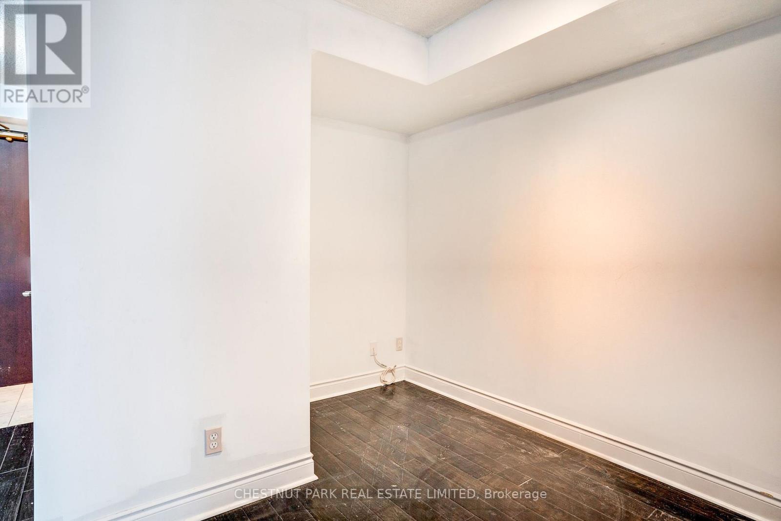 #1008 30 GRAND TRUNK CRESCENT - 13