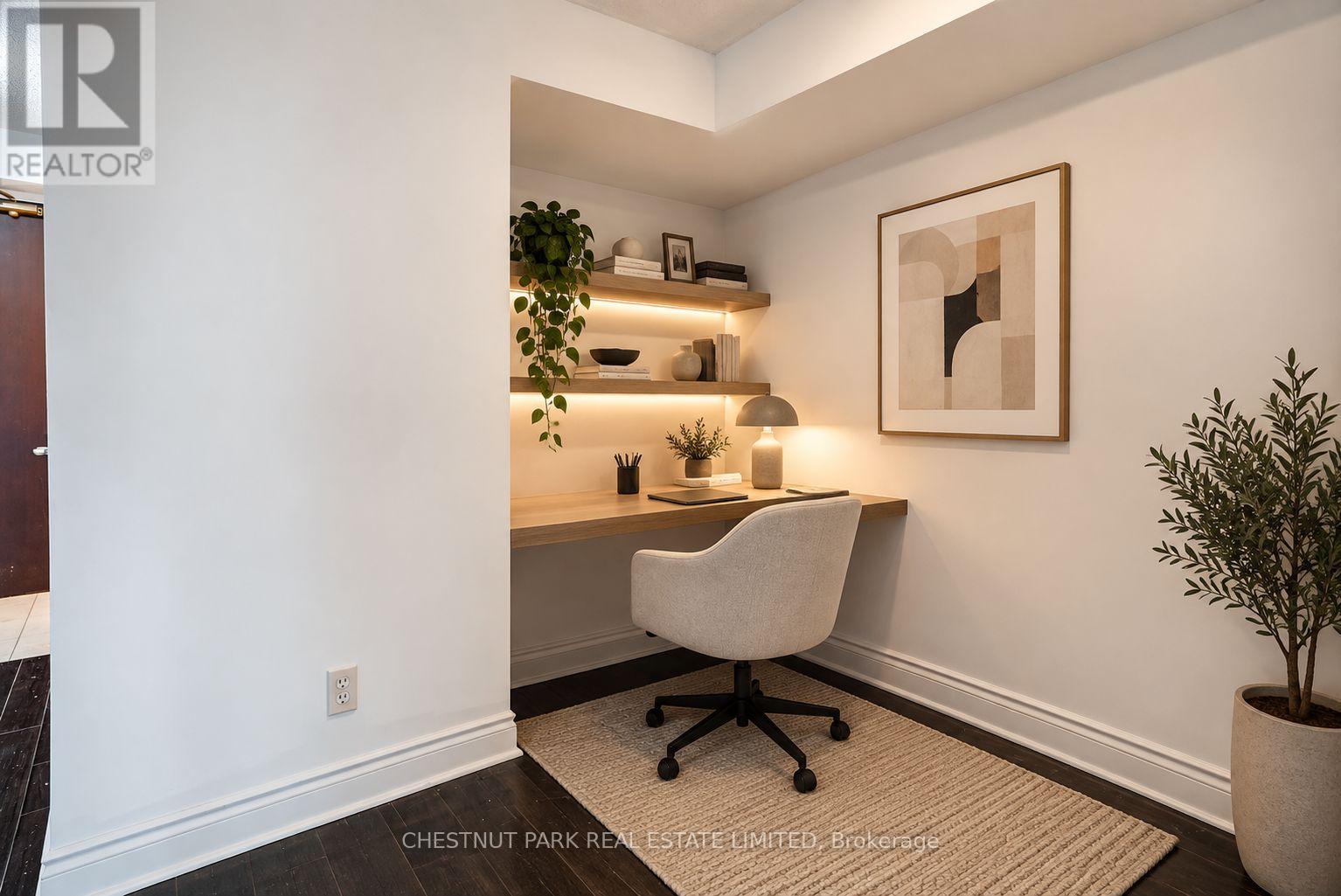 #1008 30 GRAND TRUNK CRESCENT - 14
