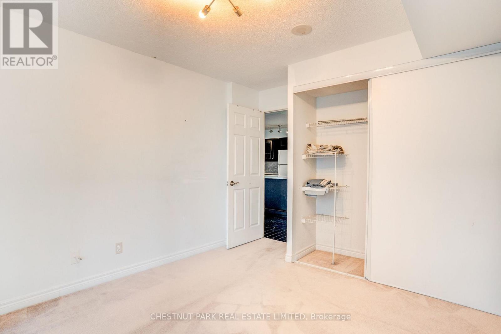 #1008 30 GRAND TRUNK CRESCENT - 18