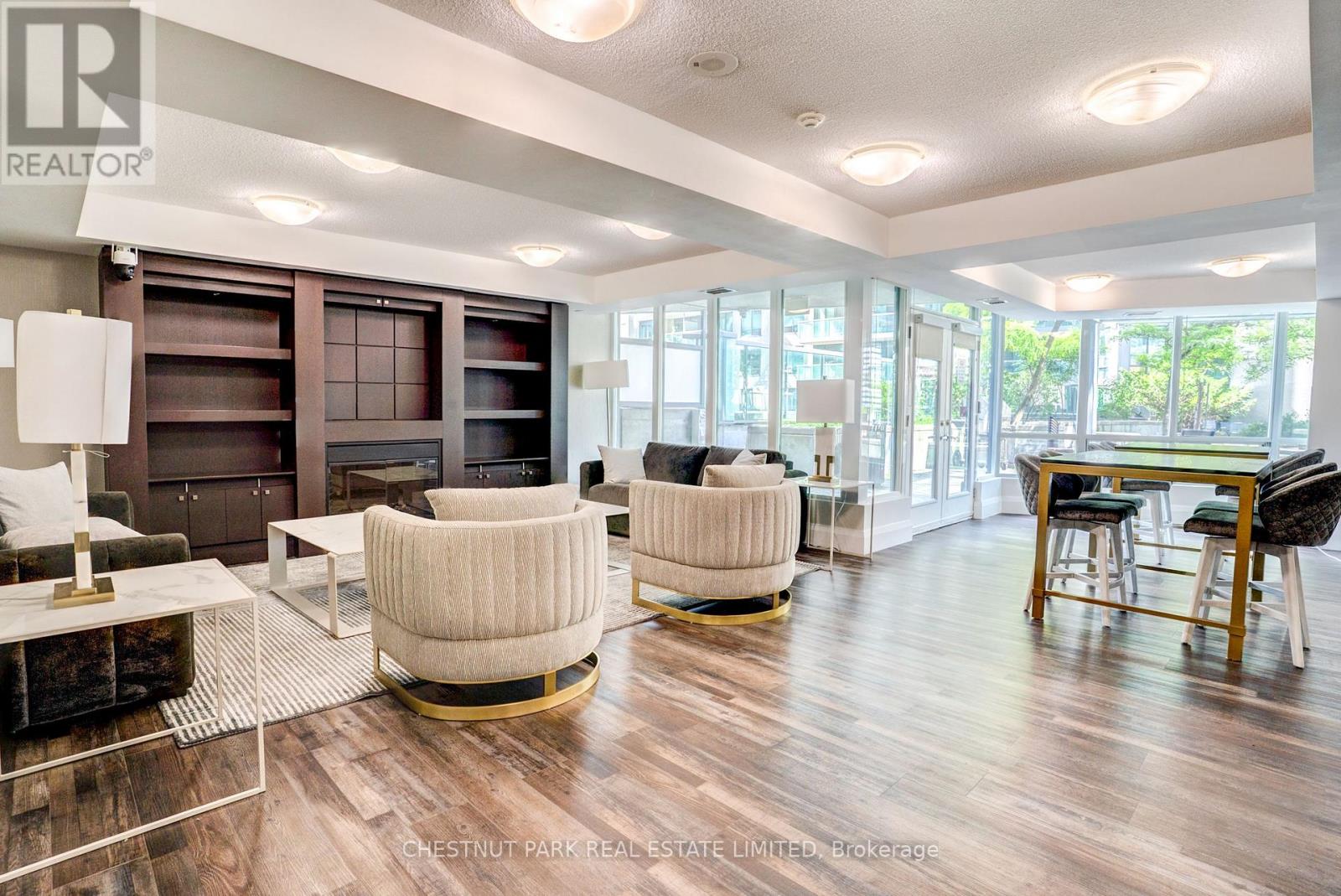 #1008 30 GRAND TRUNK CRESCENT - Image 27
