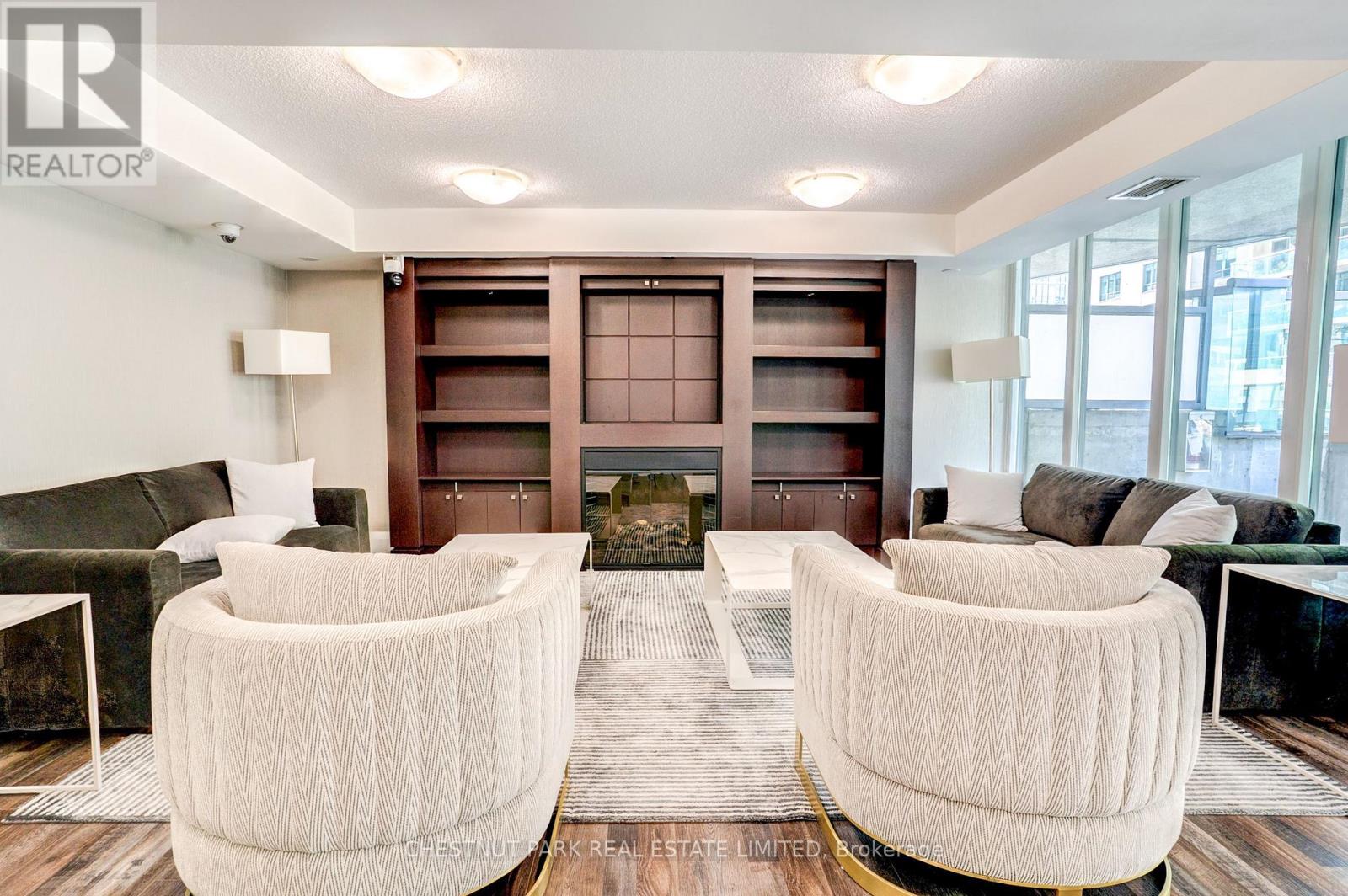 #1008 30 GRAND TRUNK CRESCENT - Image 28
