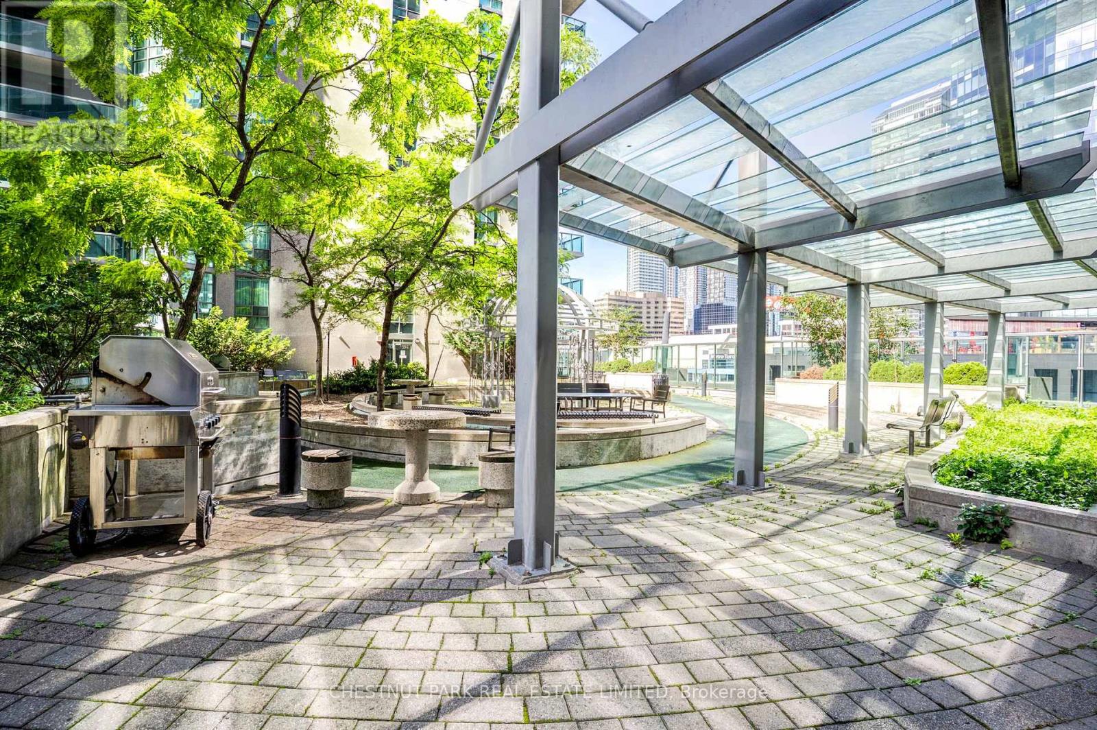 #1008 30 GRAND TRUNK CRESCENT - Image 30