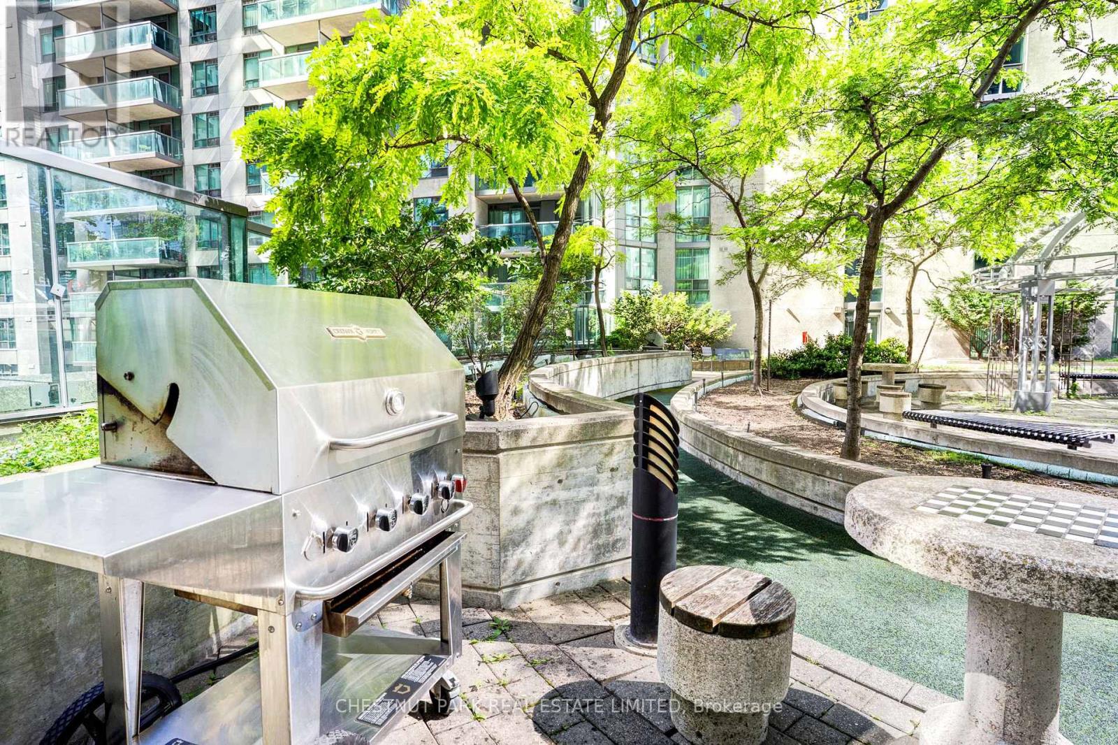 #1008 30 GRAND TRUNK CRESCENT - Image 32