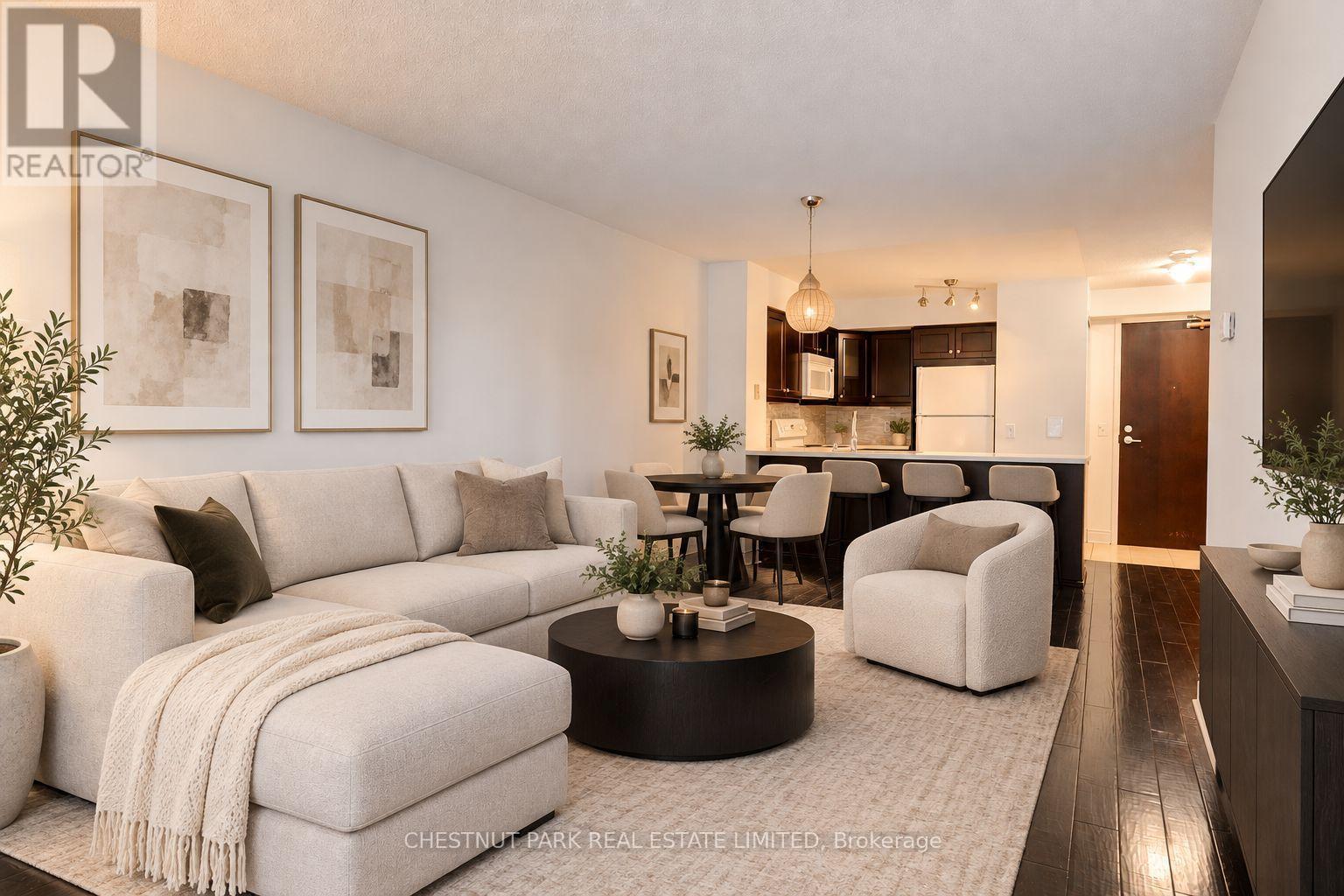 #1008 30 GRAND TRUNK CRESCENT - 4