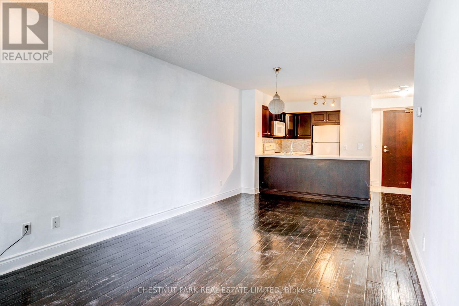 #1008 30 GRAND TRUNK CRESCENT - 5