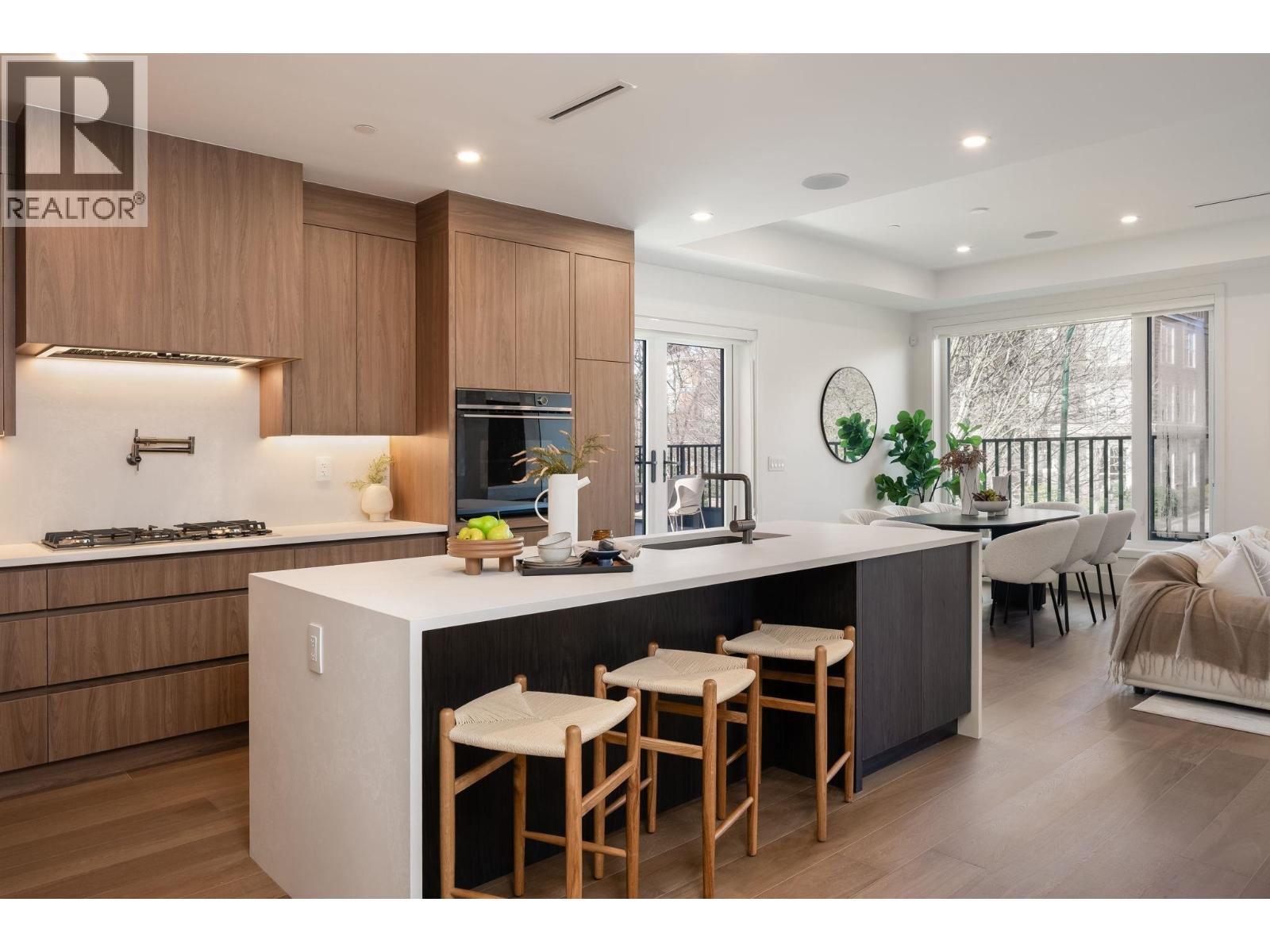 3 950 W 57TH AVENUE, Vancouver — photo 2