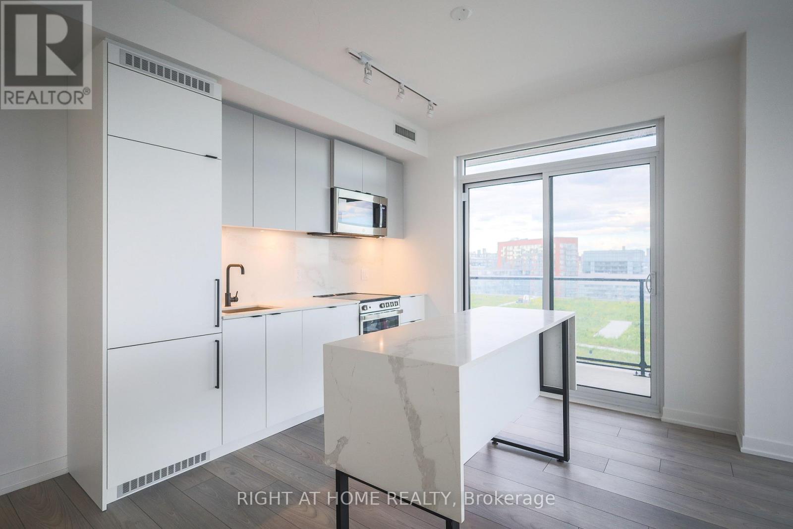 #1602 285 DUFFERIN STREET - 10