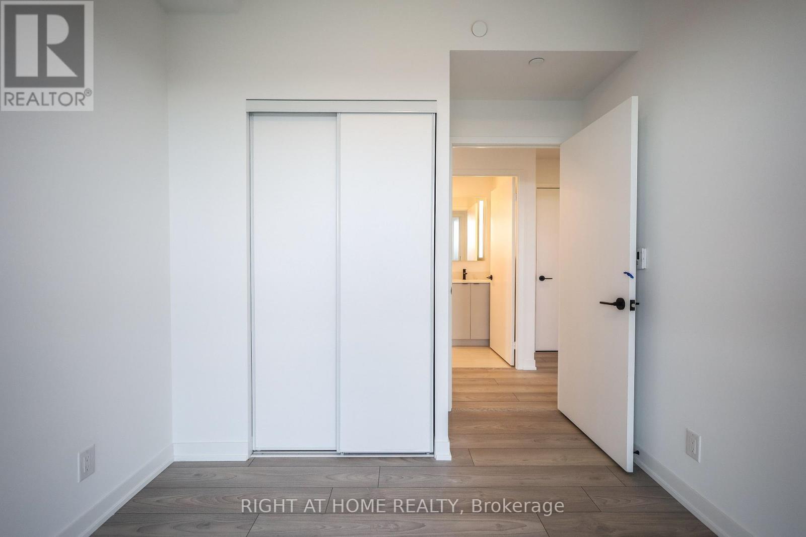 #1602 285 DUFFERIN STREET - 11