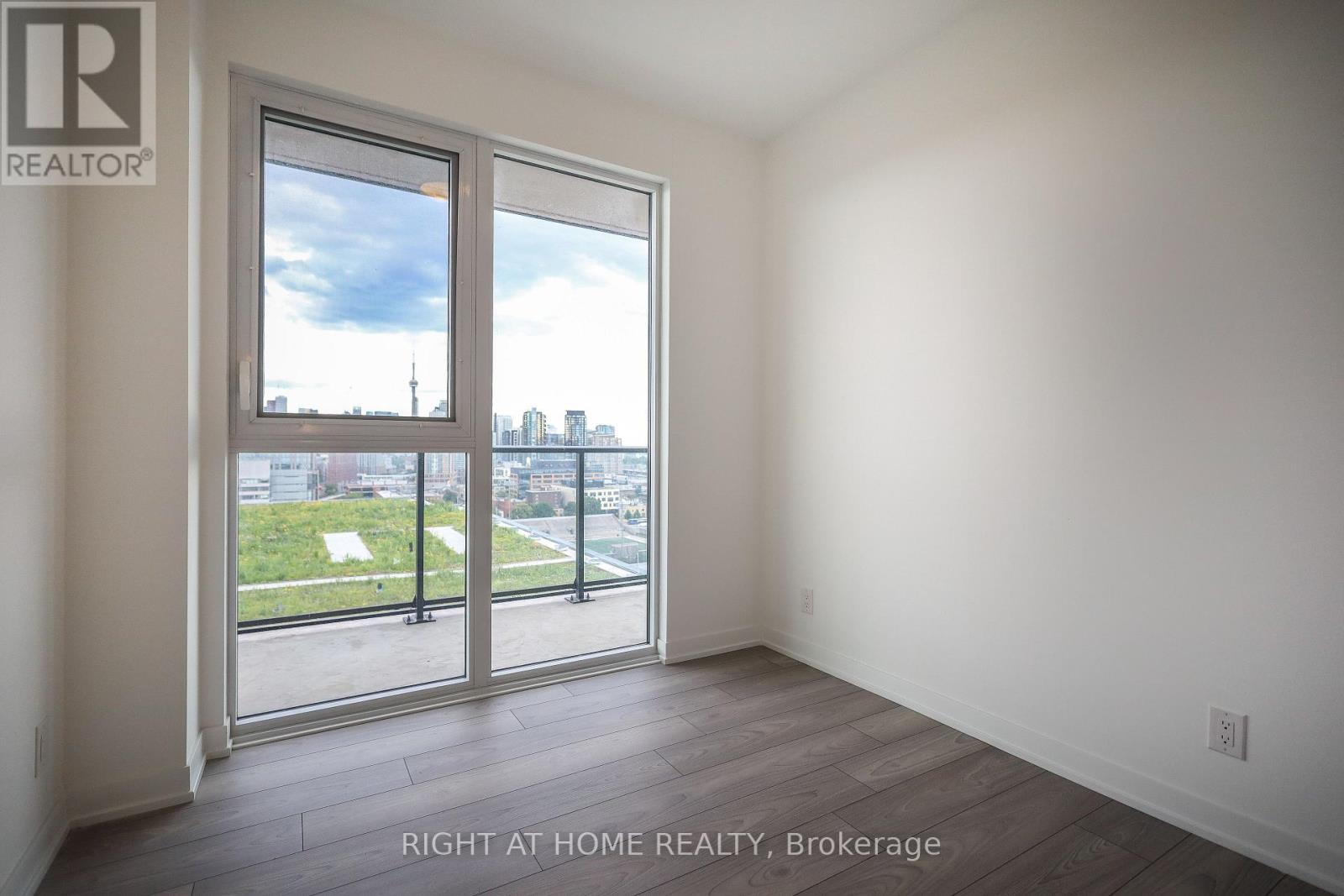 #1602 285 DUFFERIN STREET - 12