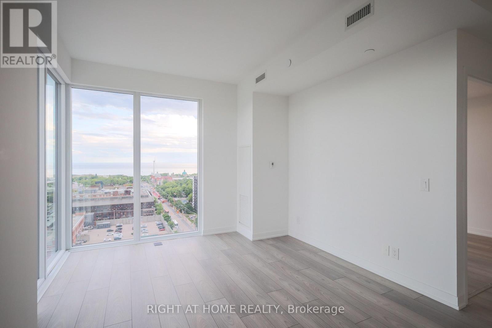 #1602 285 DUFFERIN STREET - 17