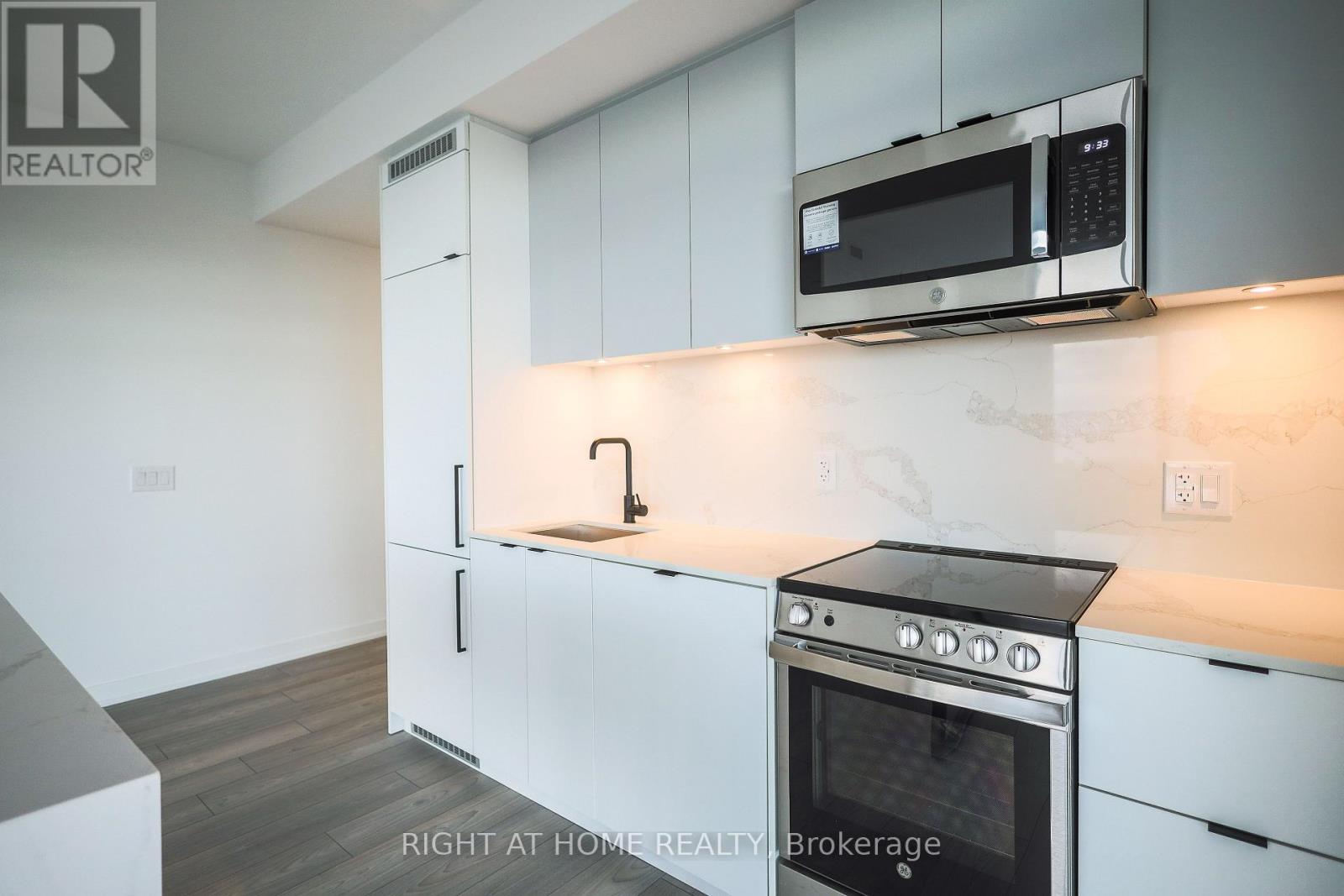 #1602 285 DUFFERIN STREET - 8