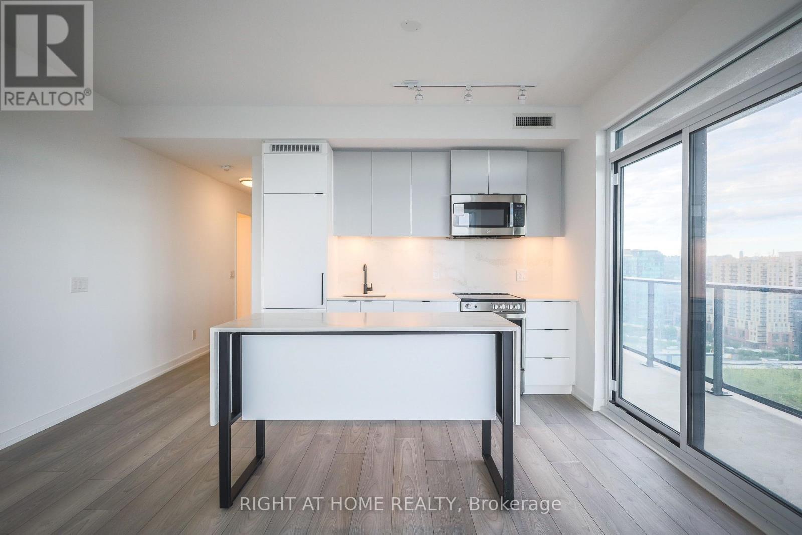 #1602 285 DUFFERIN STREET - 9