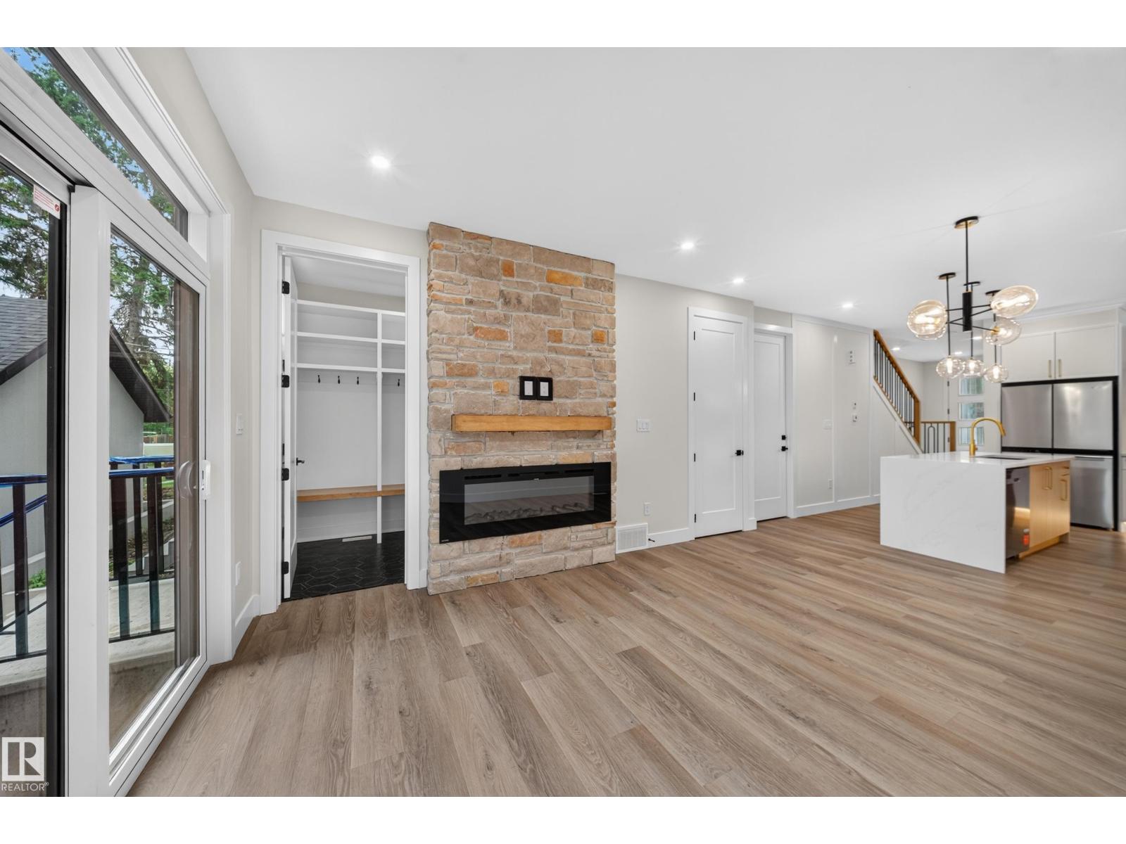 14610 85 AV NW - 10