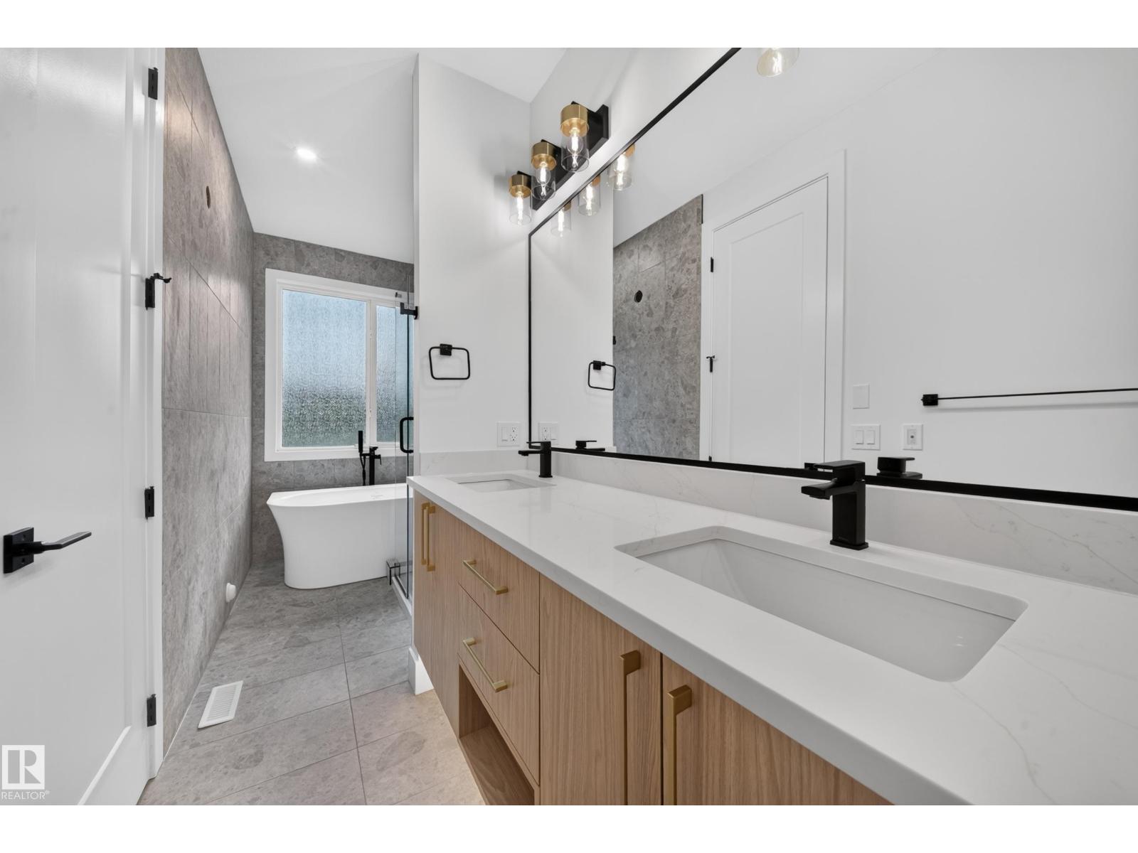 14610 85 AV NW - 25
