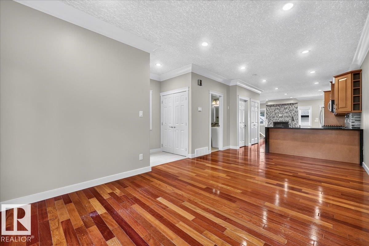 7947 79 AV NW - Image 12