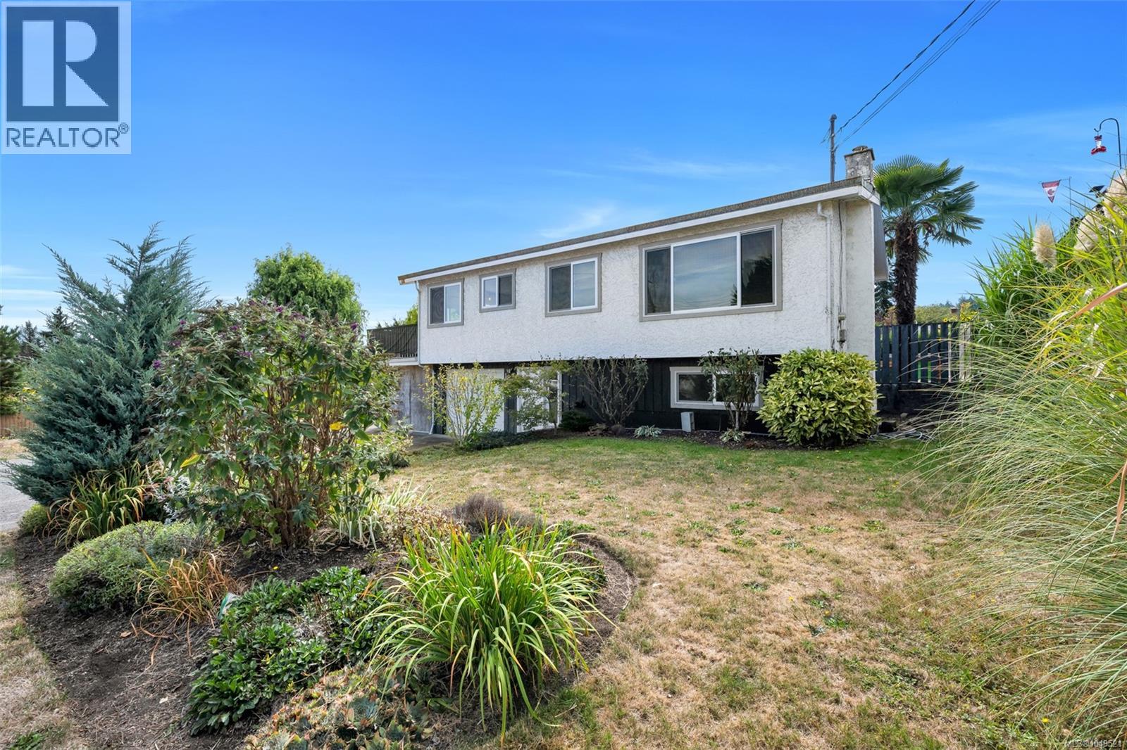 1582 Robert St - 1