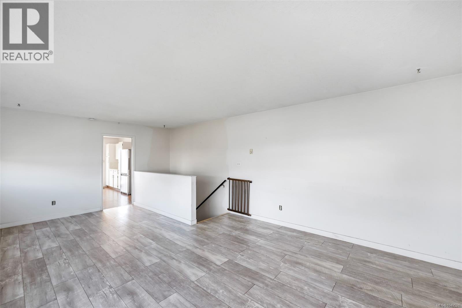 1582 Robert St - 10