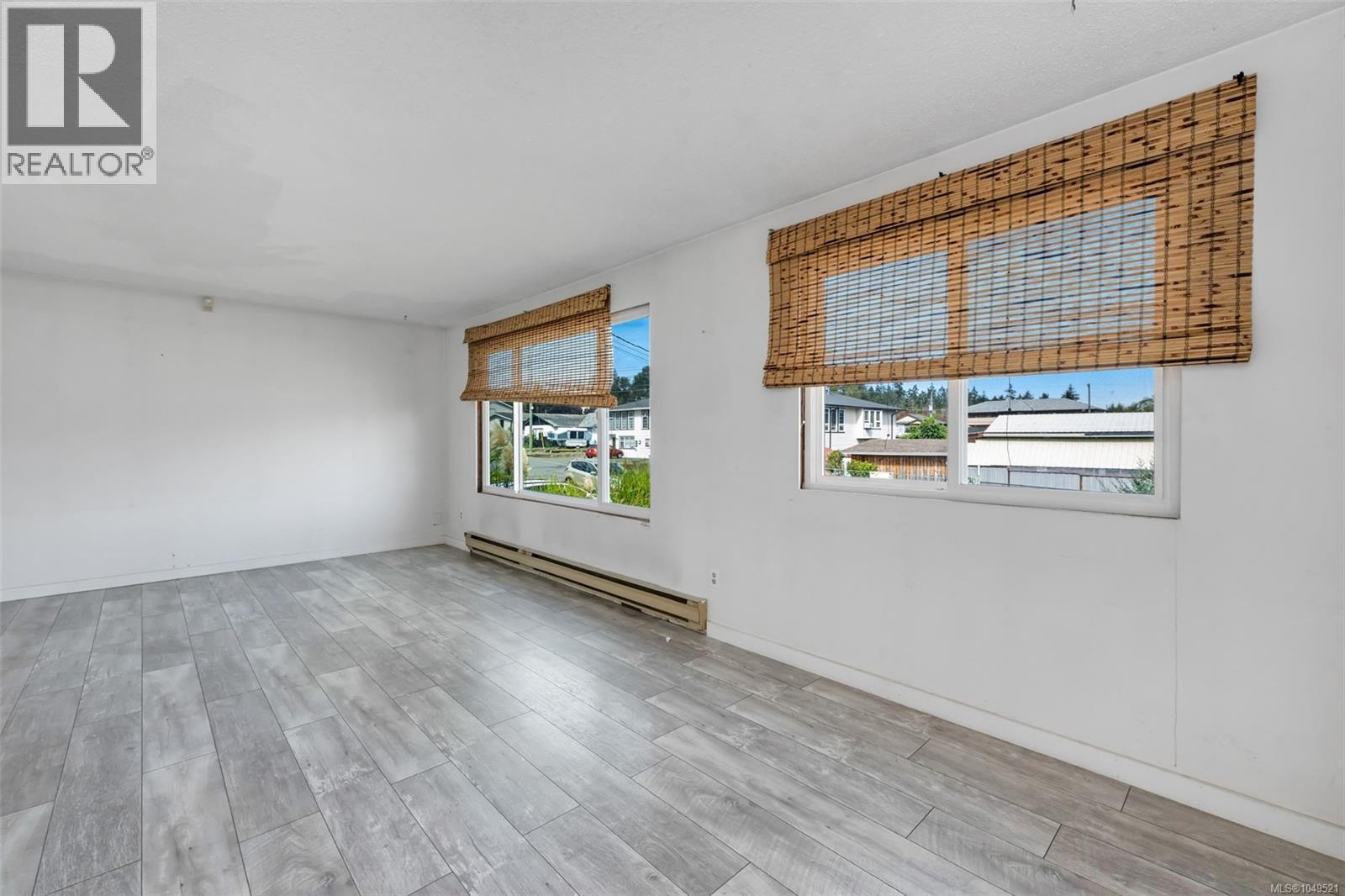 1582 Robert St - 11