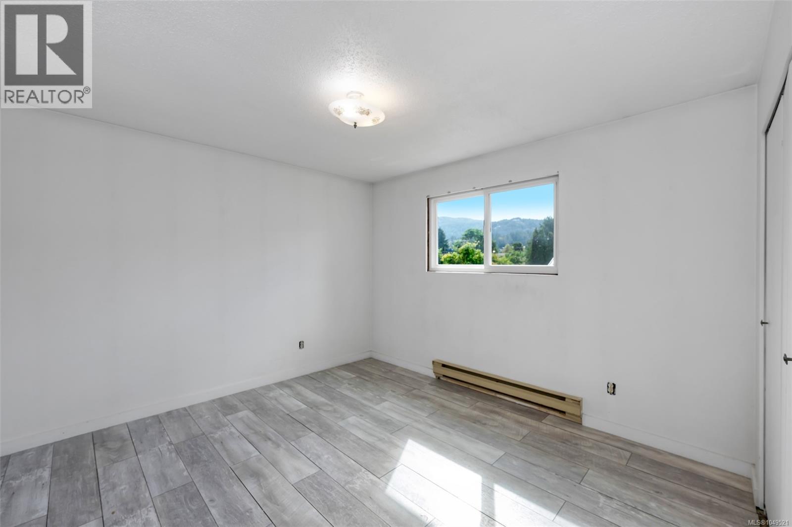 1582 Robert St - 12