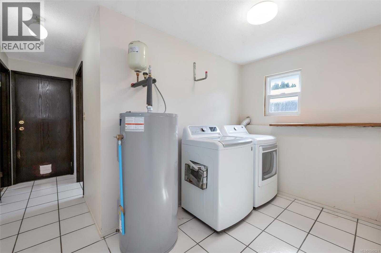1582 Robert St - 21