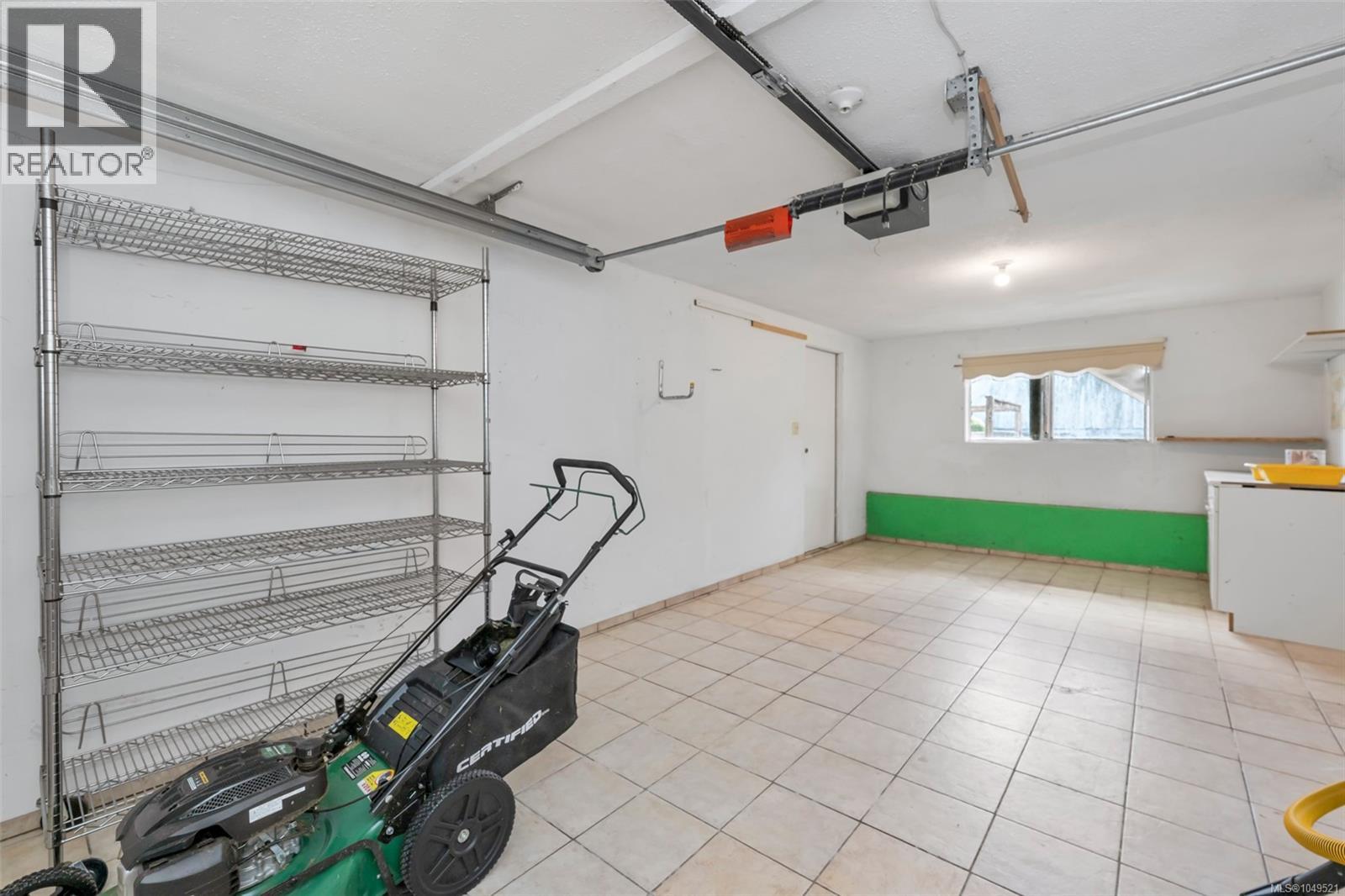 1582 Robert St - 23