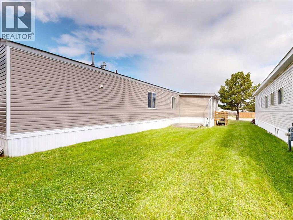 88 Hillpark Trailer Court, Whitecourt — photo 2