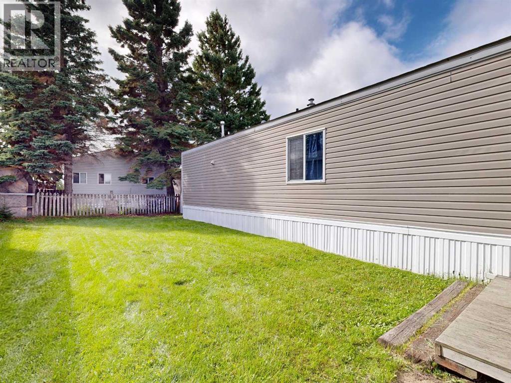 88 Hillpark Trailer Court, Whitecourt — photo 3