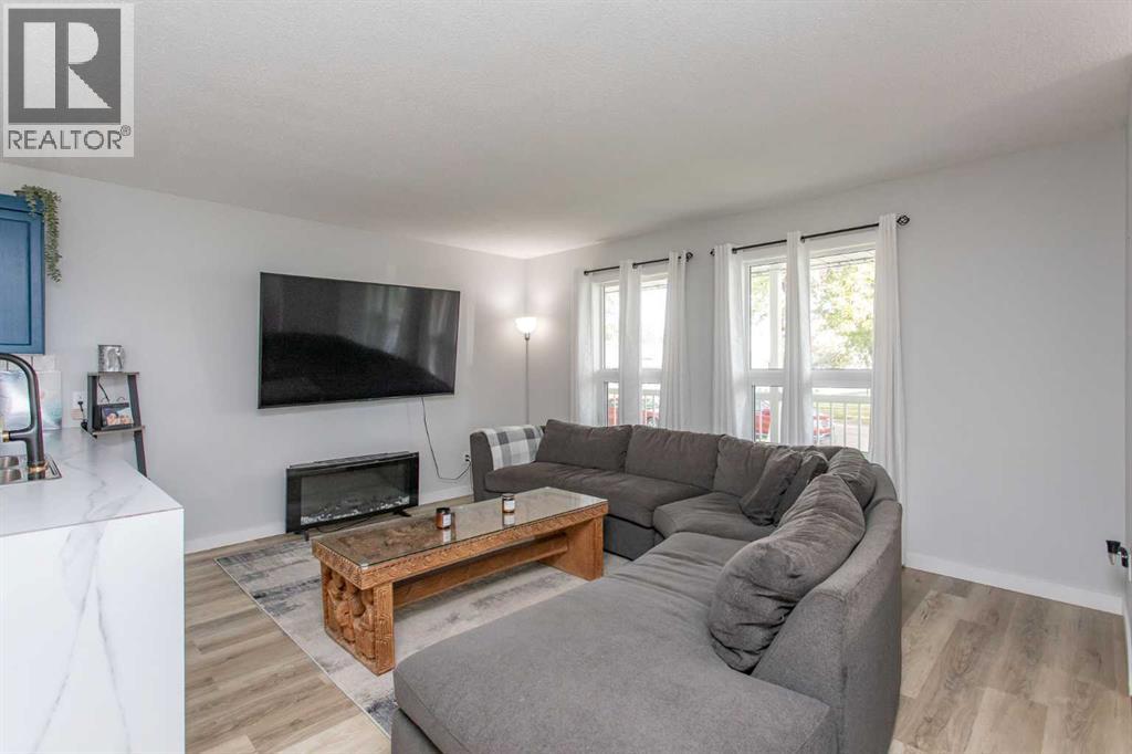 #5113A 54 Avenue - 4