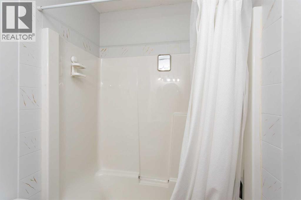 #5113A 54 Avenue - 15
