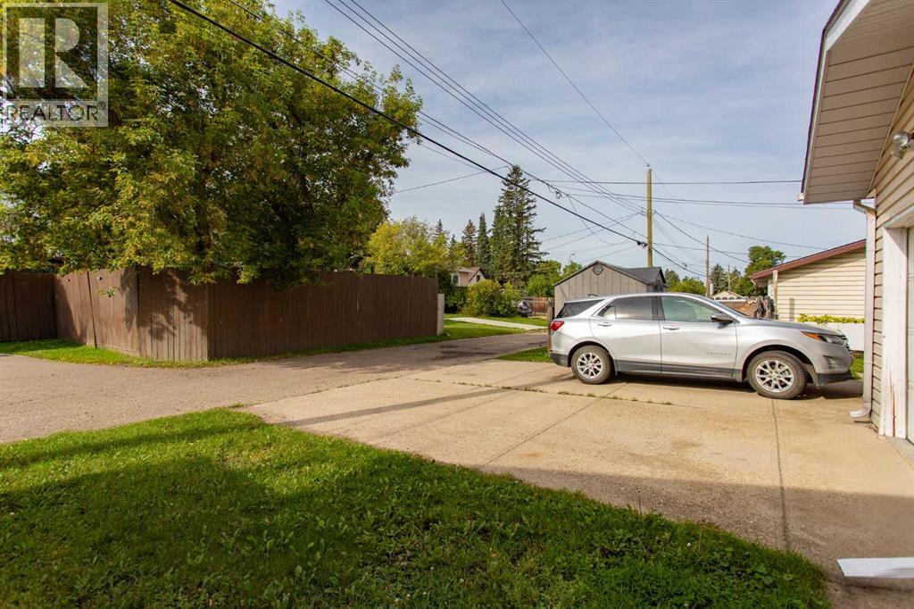 #5113A 54 Avenue - 18