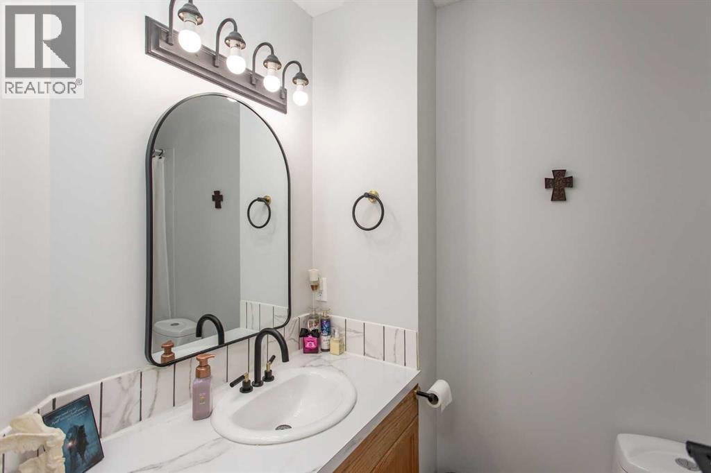 #5113A 54 Avenue - 14