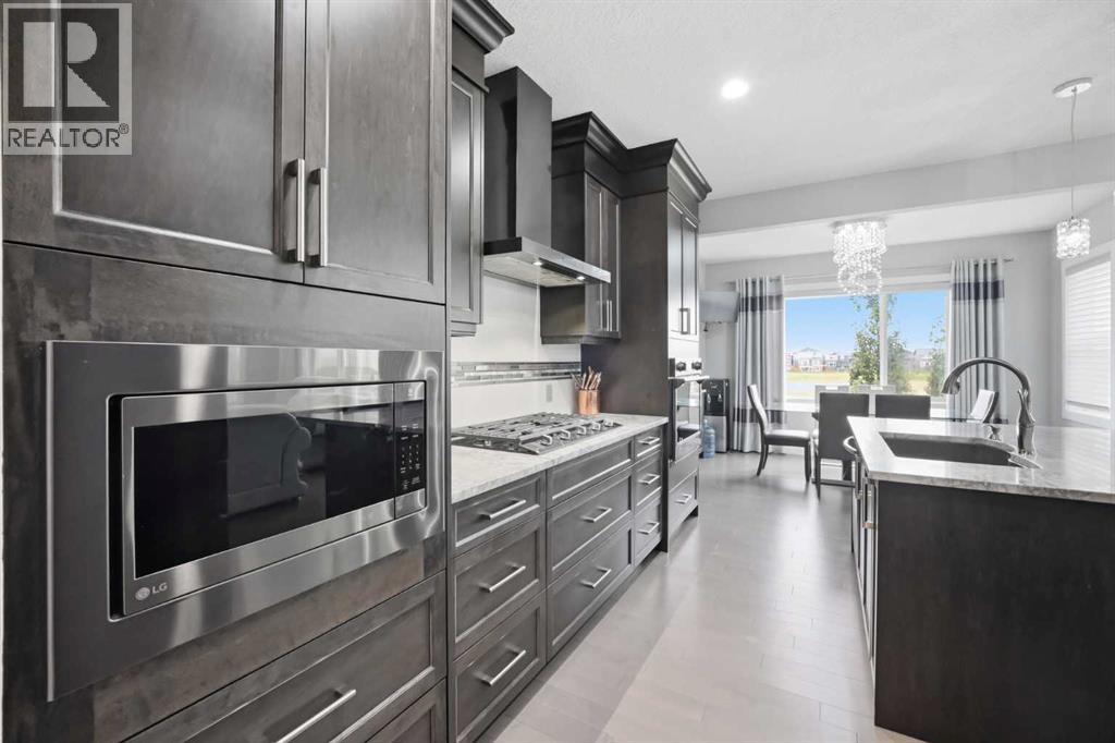 288 Corner Meadows Manor NE - 12
