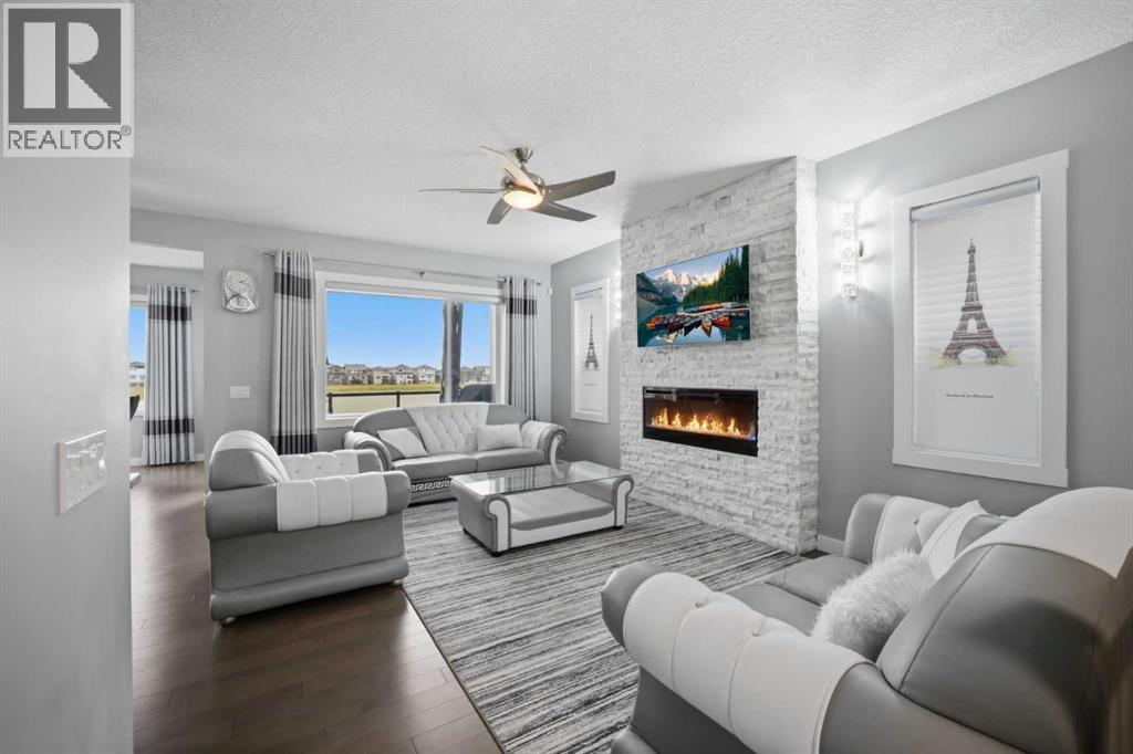 288 Corner Meadows Manor NE - 3