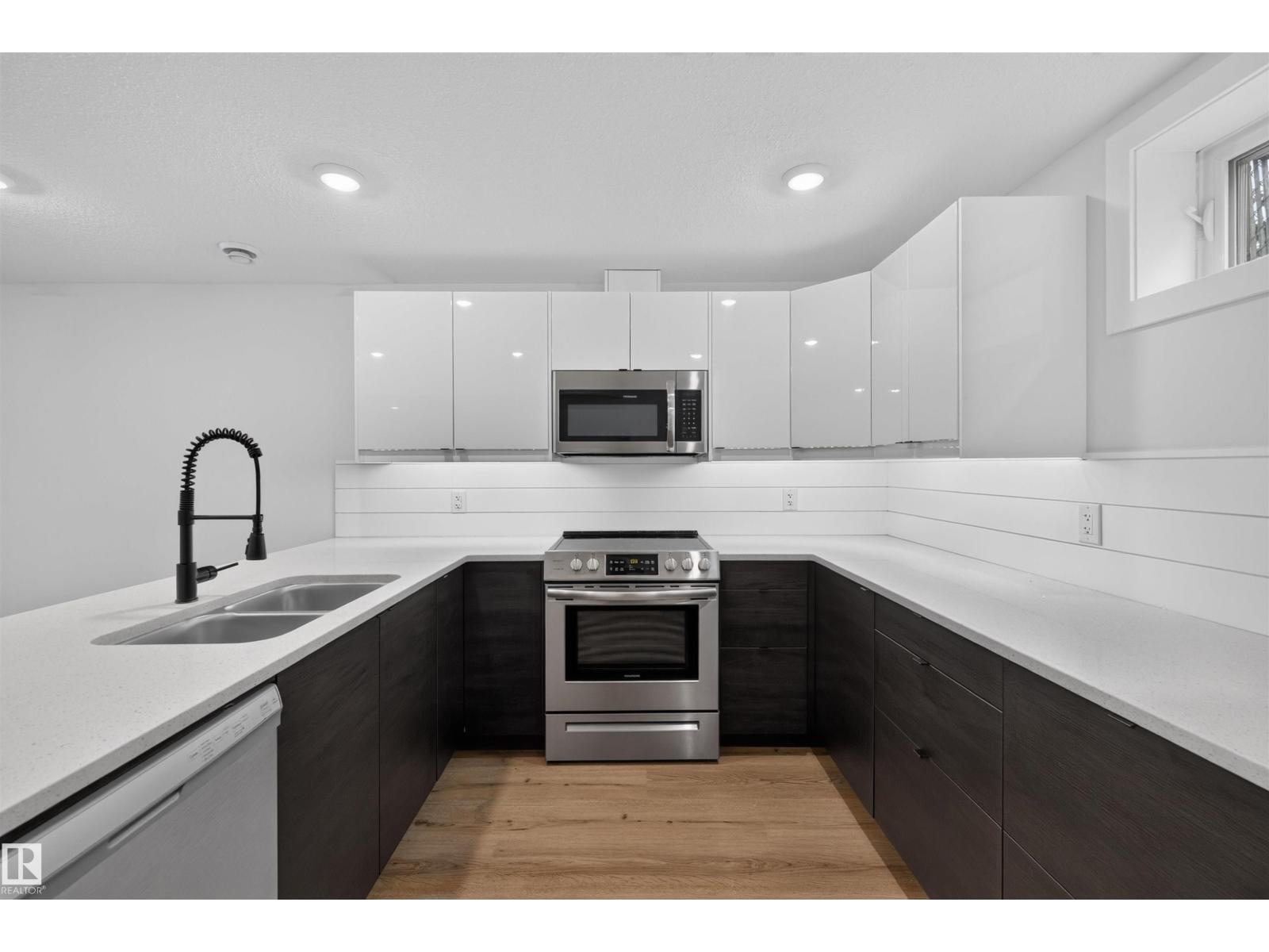 9516 52 ST NW - 12