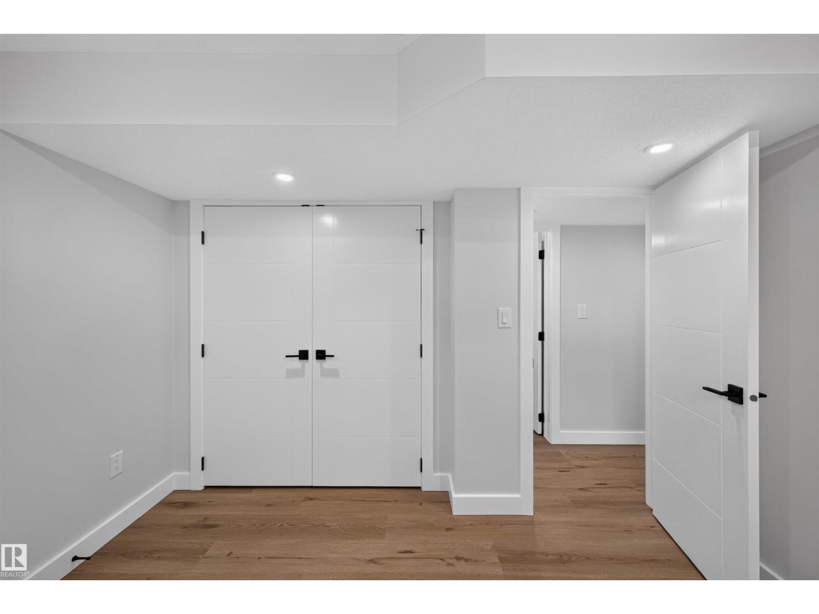 9516 52 ST NW - 15