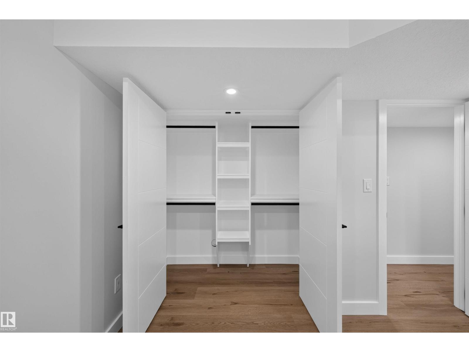 9516 52 ST NW - 16
