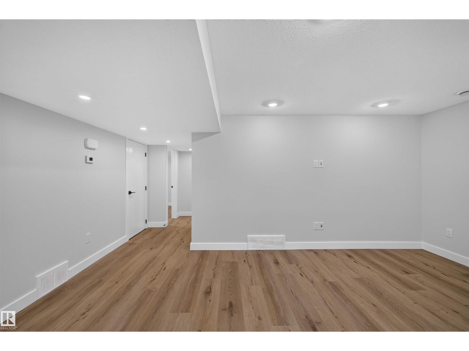 9516 52 ST NW - 19