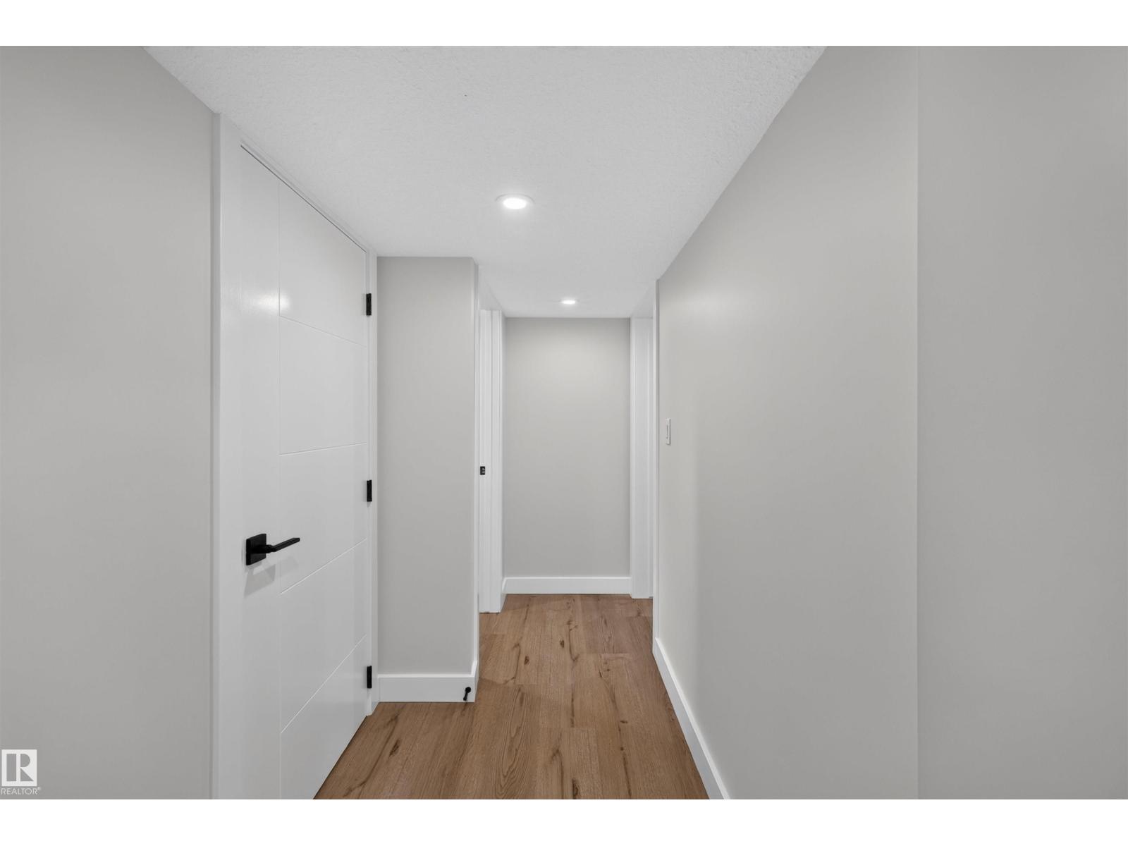 9516 52 ST NW - 20