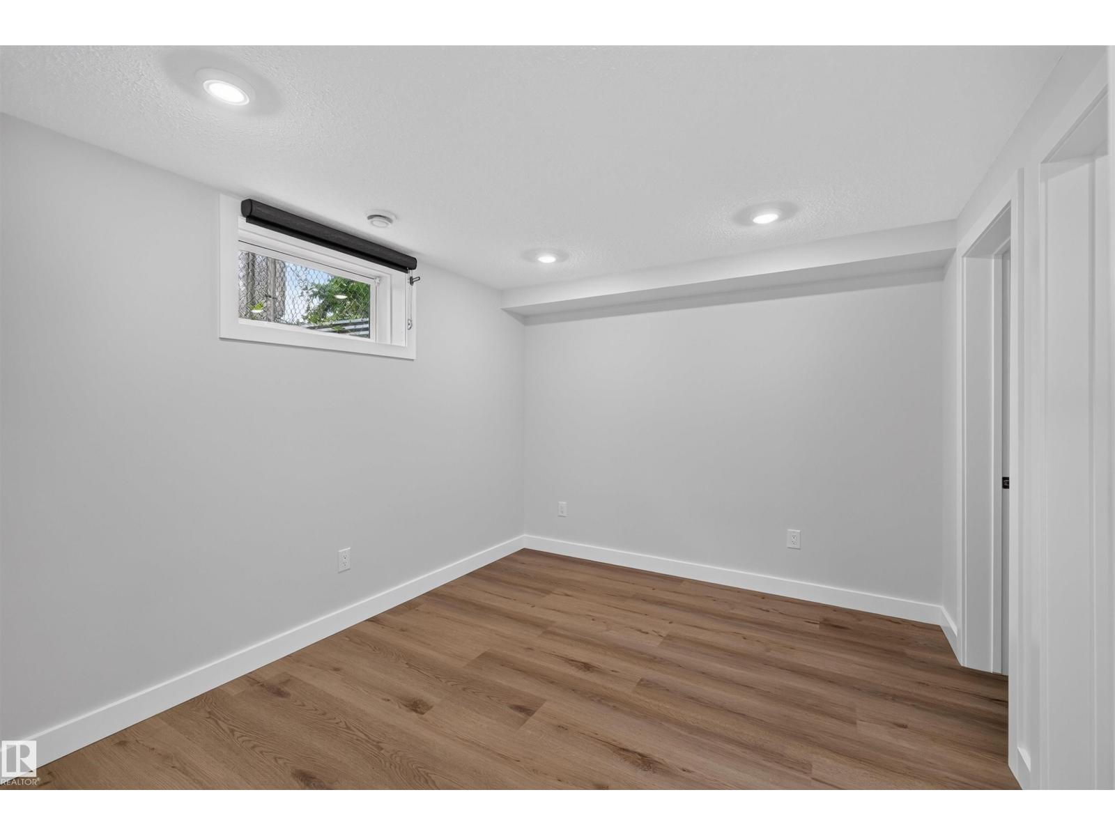 9516 52 ST NW - 21