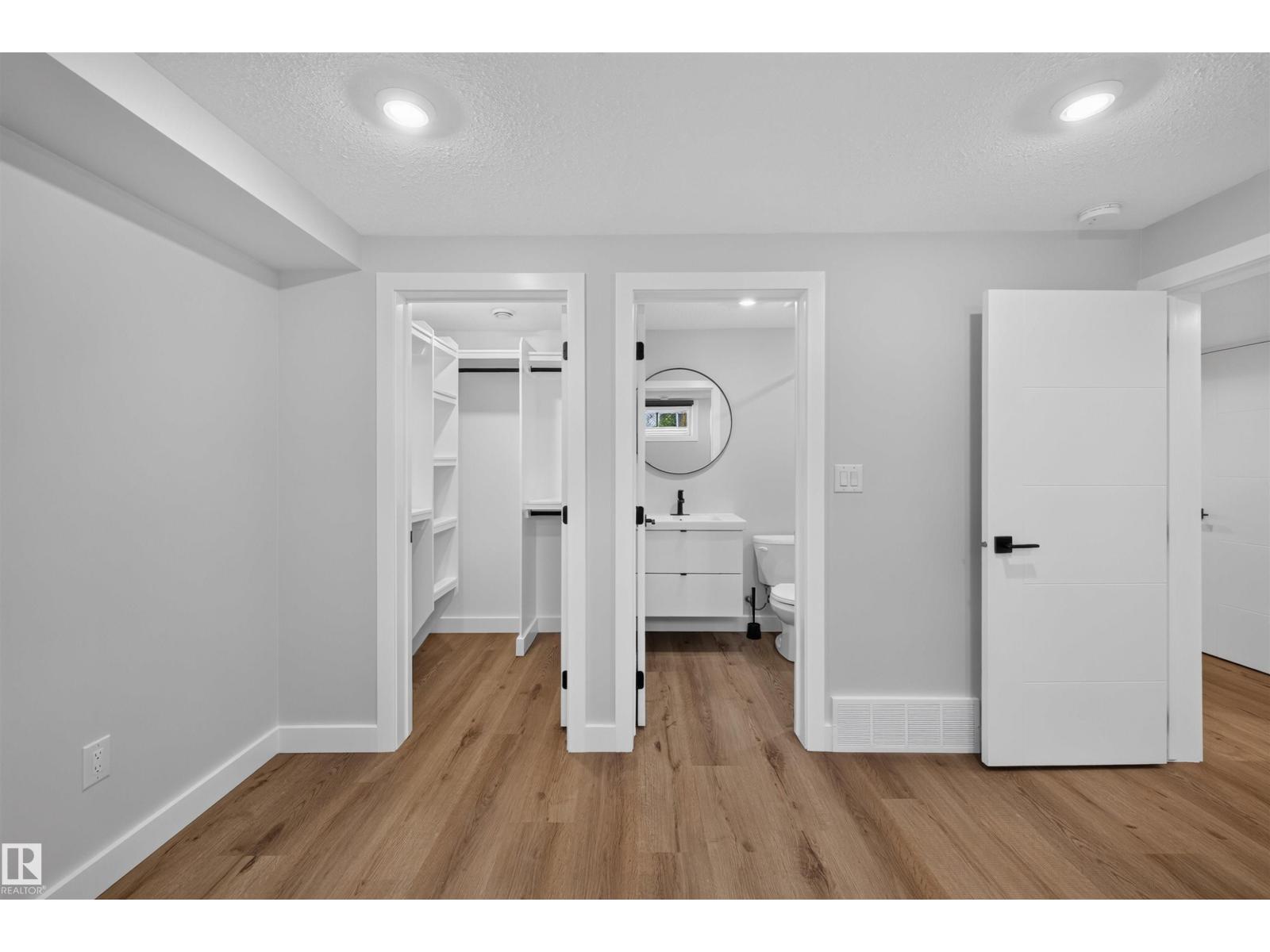 9516 52 ST NW - 22