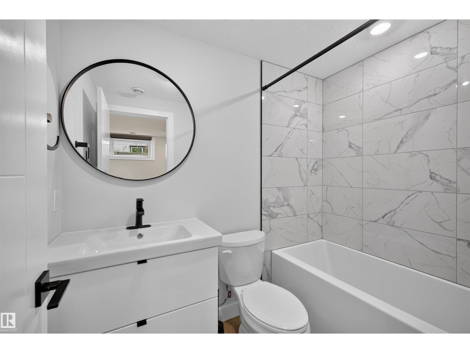 9516 52 ST NW - 23
