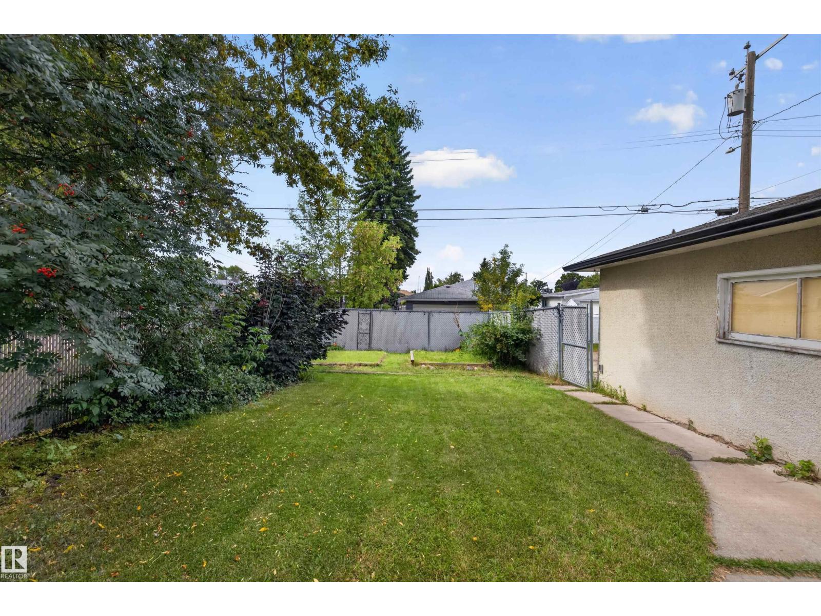 9516 52 ST NW - 25