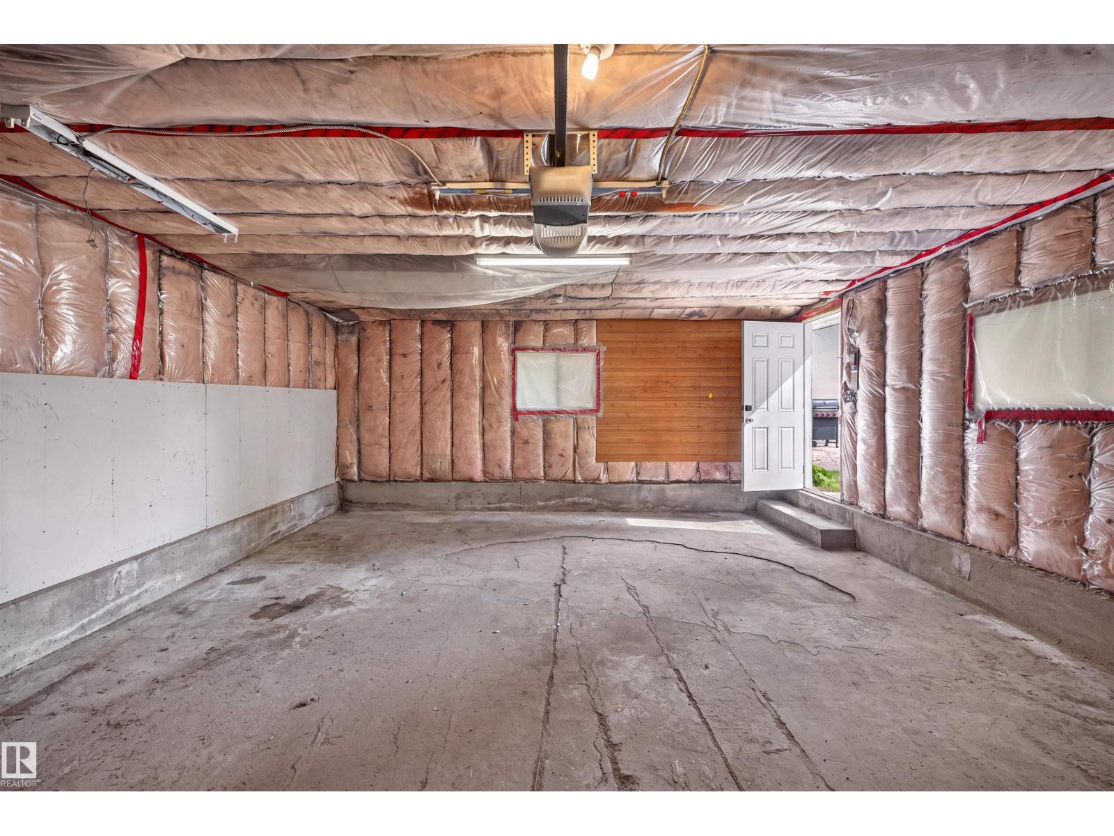 9516 52 ST NW - 33