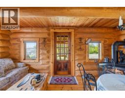 1082 Sixth Ave, Ucluelet, BC V0R3A0 Photo 14