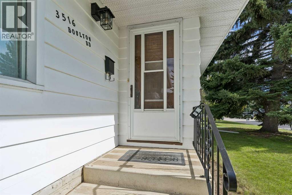 3516 Boulton Road NW, Brentwood, Calgary photo 2